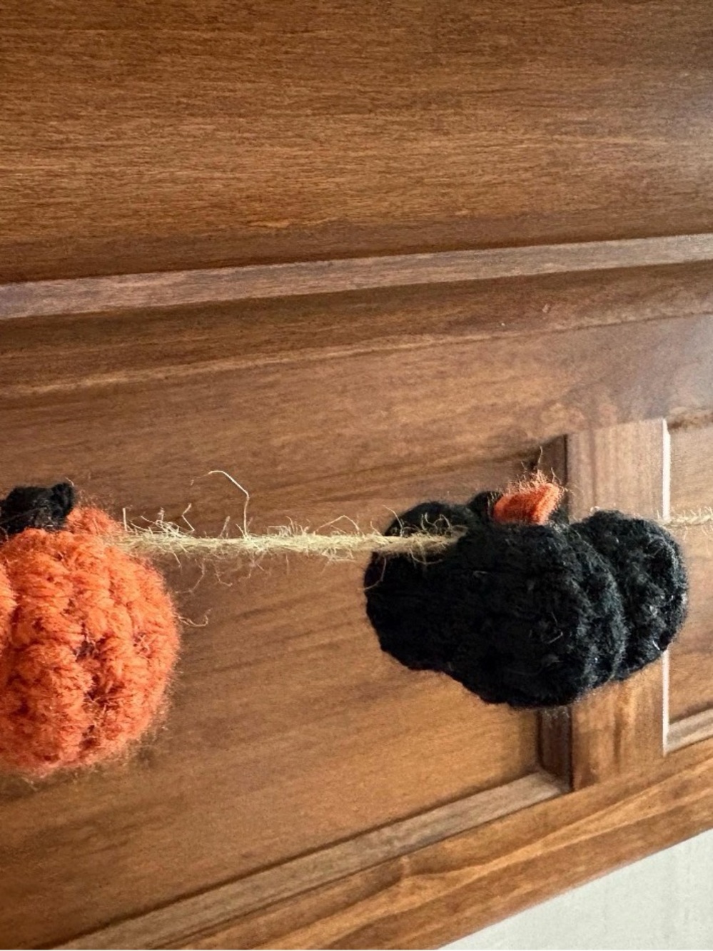 Hand Crafted Orange and Black Crochet mini Pumpkin Garland - Picture 3 of 4